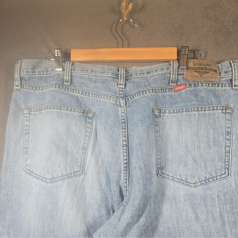 Wrangler Jeans Mens 40x30 Blue Denim Relaxed Fit Straight Leg Pants Workwear - Picture 9 of 12